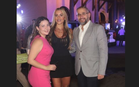 Ashley Veloz , Marcela Ruete y Rodrigo Sevilla.