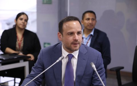 El socialcristiano Jorge Acaiturri dejó la concejalía que ganó en Guayaquil para correr en las elecciones legislativas anticipadas de 2023.
