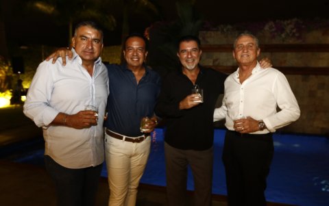 Johnny Azar, Feryala Quijano, Xavier Castro y José Solines.
