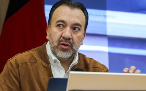 Pabel Muñoz deberá pagar una multa de 9.200 dólares y ofrecer disculpas públicas, como sanción impuesta por promocionar la candidatura de Luisa González.