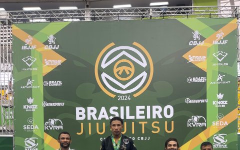 Diego Ordóñez en el podio del Brasileiro de Jiu Jitsu.