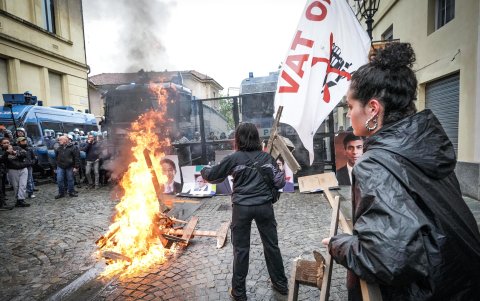 Cientos de protestantes salieron a las calles en Turín