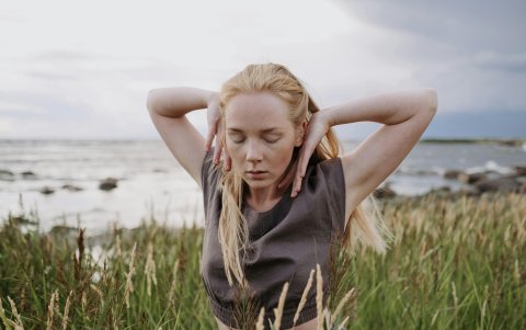 Se caracteriza por la disminución de la capacidad de coordinar los movimientos.