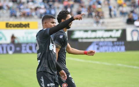 Luis Cano (i) y Jeison Medina (d) se han convertido en la dupla goleadora del Papá.