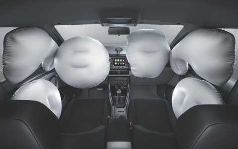 Cuando se activan los airbags en un siniestro, el ocupante del asiento central trasero de un carro es el más protegido de todos.