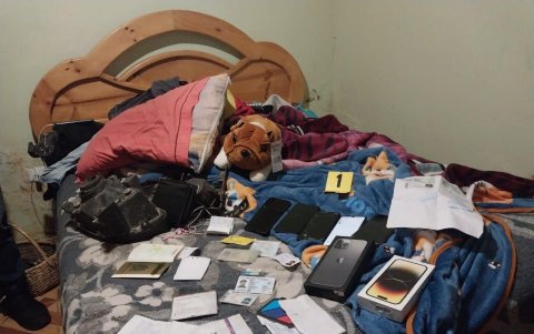 Las evidencias que fueron encontradas en poder del detenido de Latacunga.