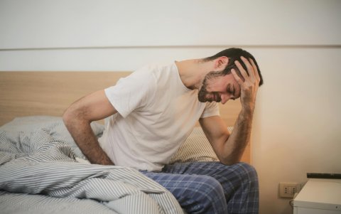 Las alteraciones del sueño actúan a menudo como factores desencadenantes de las crisis de migraña