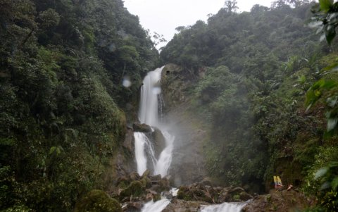 A lo largo de la vía se pueden divisar varias cascadas.
