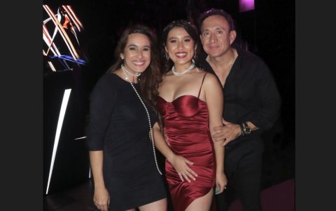 Mía con sus padres, Mabel y Wilson.