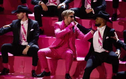 Ryan Gosling  presentándose en los Óscar 2024 con la canción nominada I'm just Ken.