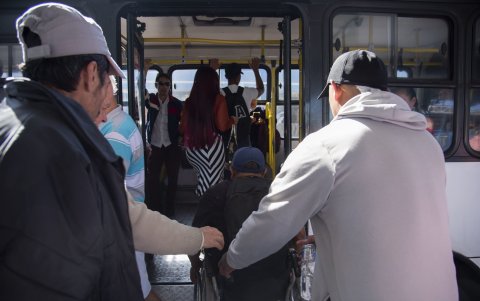 Servicio. Tanto en el sistema municipal como en los buses es necesario que se implementen rampas adecuadas para las personas en sillas de ruedas.