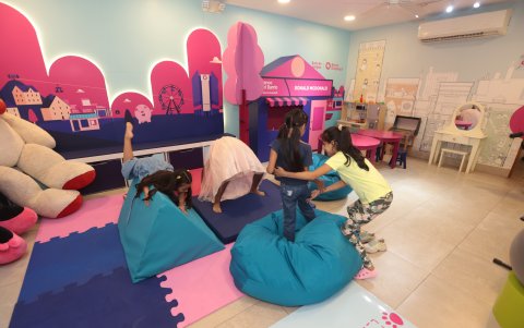 La renovada y funcional Sala de Juegos es un espacio de esparcimiento para los niños y sus familias durante sus tratamientos médicos en Solca.