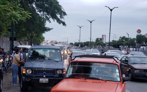 En el colegio Simón Bolívar, en la avenida de Las Américas, desde muy temprano se observó una dinámica distinta a la registrada en los dos últimos meses que los alumnos estuvieron de vacaciones.