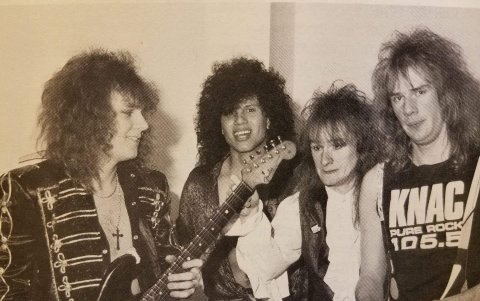 Yngwie Malmsteen con Jeff Scott Soto y los hermanos Anders y Jens Johansson, en el tour del tercer disco del sueco, Trilogy (1986). Jeff no lo grabó, pero participó en la gira de promoción.