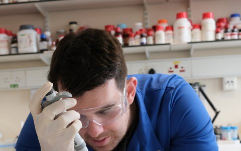 Rory Hills, investigador del Departamento de Farmacología de la Universidad de Cambridge, quiere estar preparado con una vacuna que nos proteja contra la próxima pandemia de coronavirus