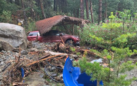 Complejos turísticos de El Cajas también fueron afectados por el desbordamiento de las quedadas existentes en la zona.