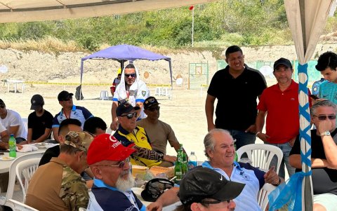 La camaradería del tiro práctico es algo que se destaca.