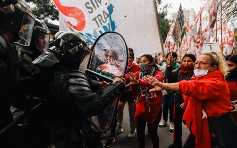 Organizaciones sociales y piqueteras llevaron a cabo este martes cortes en varios puntos del país, incluso en las cercanías de la Quinta de Olivos (residencia presidencial argentina).