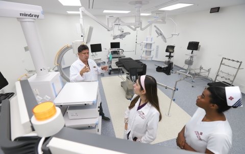 Aprendizaje. Docentes y estudiantes formarán parte del equipo de trabajo del hospital.