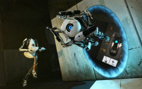 Portal 2 es un juego de puzzles en primera persona que requiere trabajo en equipo para resolver desafíos utilizando pistolas de portales