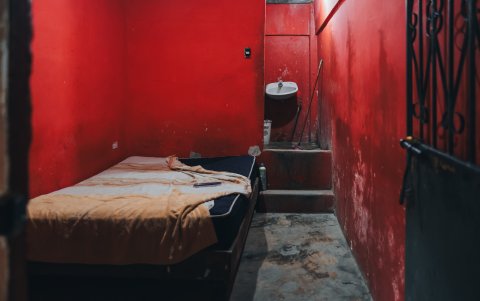 Así permanecía uno de los centros clausurados en el norte de la ciudad.