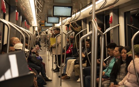 Los pasajeros han reclamado en redes sociales sobre la demora y pérdida del pasaje que provocan los incidentes. Reportan falta de información.