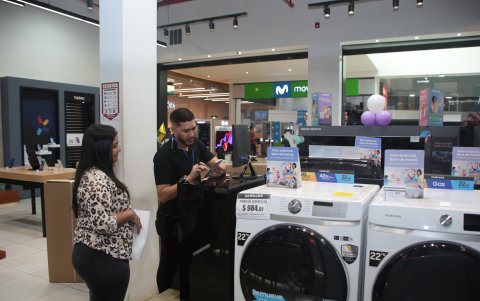 Descuentos. Los centros comerciales y los negocios también se suman al festejo con descuentos de hasta el 40 % en sus productos,  en diferentes áreas comerciales.