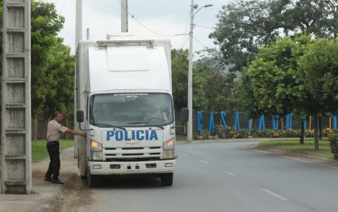 En la parroquia se observa una Unidad de Policía Comunitaria (UPC) y un móvil realiza patrullajes en la zona. Pero se la observa en determinadas horas, mas no todo el día, aseguran vecinos.