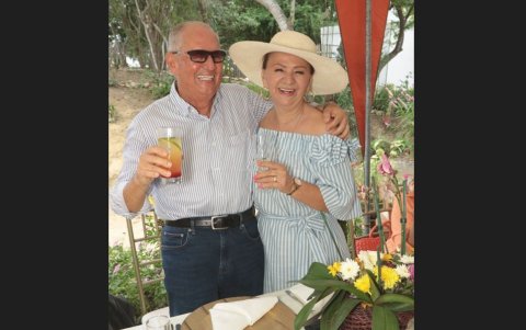 La cumpleañera junto a su esposo, Milton Luzuriaga.