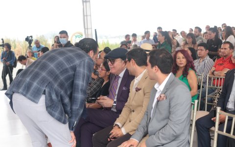 Joseph Schwarzkopf se acerca a conversar con Vito Muñoz.