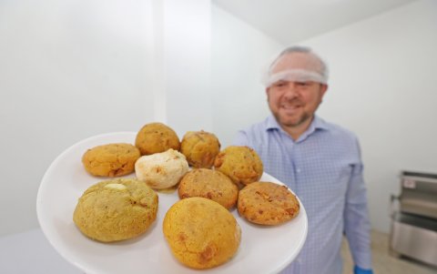 Alimento.- Bolones y tortillas de la marca RickyZimo.