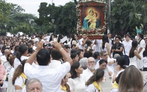 Caminata. En el santuario de Schoenstatt finalizó la procesión que arrancó en distintas parroquias.