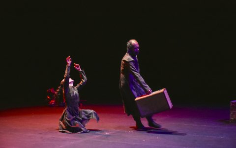 Danza. Gonzáles interpreta a una mujer-ángel que anhela conectarse con su livianidad