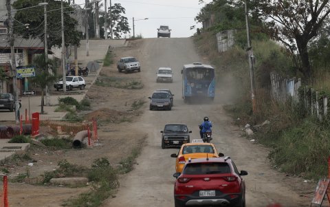 La calle Teodoro Alvarado Oleas lucía completamente descuidada
