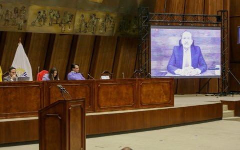 El 24 de julio de 2021, la Comisión de Fiscalización, presidida por Fernando Villavicencio (+) aprobó la comparecencia del Carlos Pólit, prófugo.