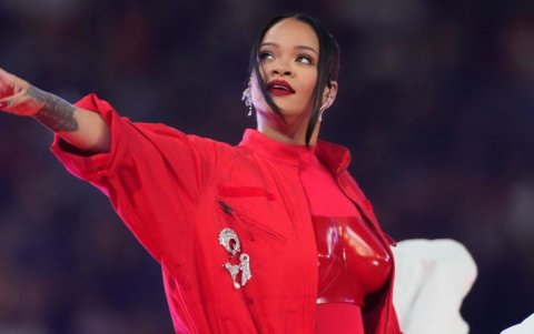 Rihanna durante su presentación en el Super Bowl.