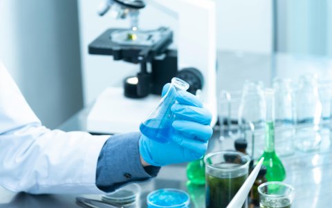 La terapia genética surgió hace más de cuatro décadas y es en los últimos años cuando se han dado grandes pasos para utilizar genes