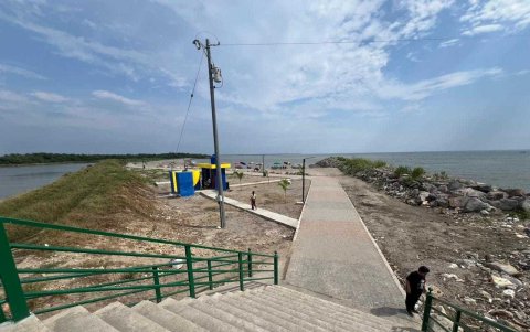 La joven habría ido con su novio a la playa de Bajo Alto, pero la hallaron agonizante.