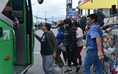 Solución. Usuarios mencionan que la construcción de la estación de transferencia es importante para que los usuarios tomen los buses de forma segura y ordenada