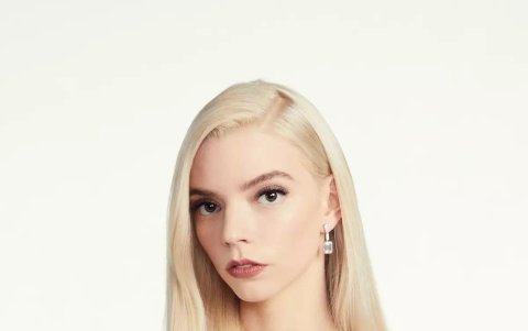 Los expertos aseguran que el éxito de cómo luce el cabello de Anya Taylor-Joy a su base natural es rubia.