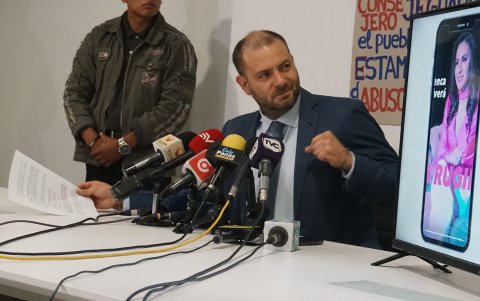 Juan Esteban Guarderas ha elegido a la vicepresidenta Verónica Abada para enjuiciarla por hacer campaña anticipada cuando se postuló para la alcaldía de Cuenca, en 2023.