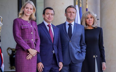 Con unos 30 minutos de retraso respecto a la hora inicial, el presidente ecuatoriano y Macron se reunieron.