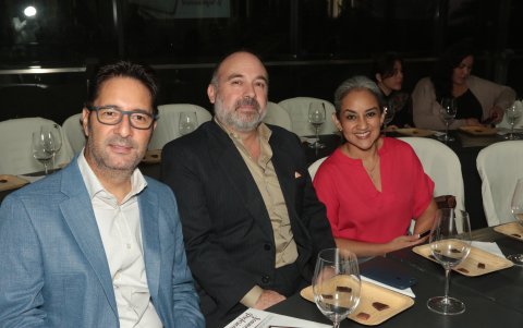 Santiago Granda, Carlos Barrezueta y Denisse Zúñiga.