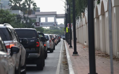 En el sector de El Tornero es común ver a los padres yendo a dejar o a recoger a sus hijos a los centros educativos del lugar. Familias piden presencial policial.
