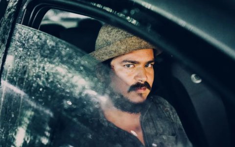 Bryan vive en Barcelona, pero sigue trabajando con artistas de Ecuador. Produce funk y boom bap (subgénero del hiphop).