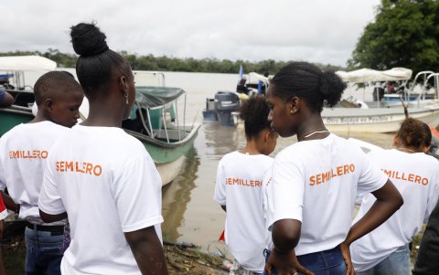 Niños y jóvenes participan en la conmemoración de los 22 años de la masacre de Bojayá