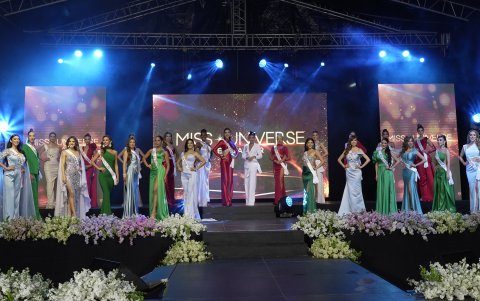 Noche de presentación e imposición de bandas a las aspirantes al Miss Universo Ecuador.