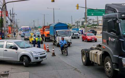 Hay quienes piensan que la medida congestionará otras rutas. Les preocupa el paso de vehículos pesados.