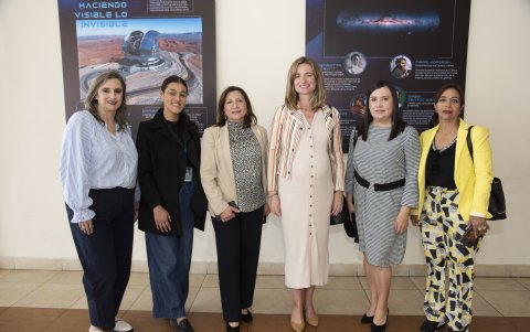 Ana María Vásconez, Abigail Luzuriaga, Patricia Acosta, Mercedes Millán, Cristina Negrete y Ana Gabriela Valdivieso.