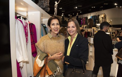 Rocío de Gordillo y Janet Jijón .